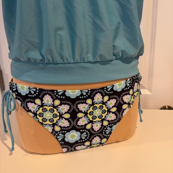 Blue Turquoise print two piece tankini bikini style swimsuit size medium - Picture 3 of 11